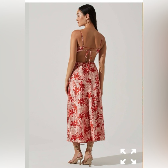 ASTR the label JOSIANE FLORAL SWEETHEART MIDI DRESS Size M - Picture 2 of 5